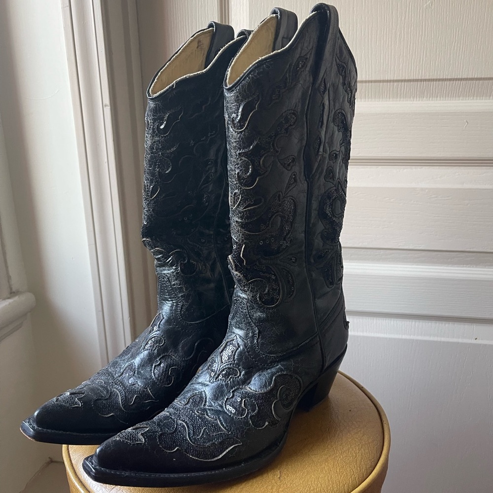 Corral cowboy boots with inlay sequins!